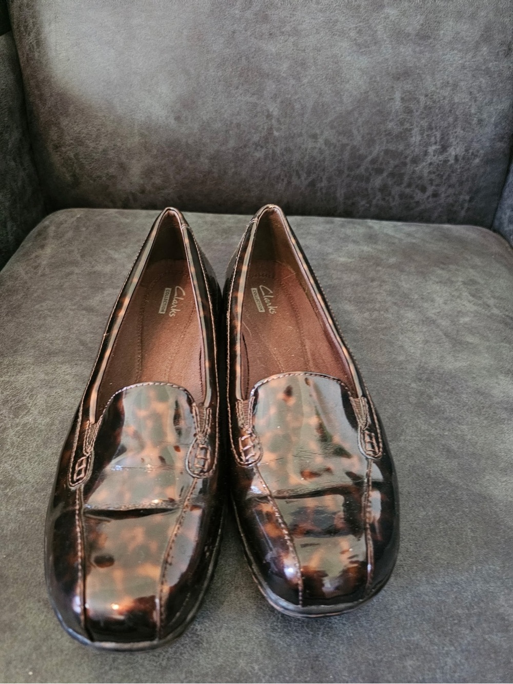 Clarks Women's Dark Brown Patent Penny Loafers size 8